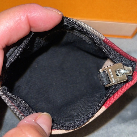 BURBERRY COIN PURSE GREAT CONDITION - Picture 8 of 8